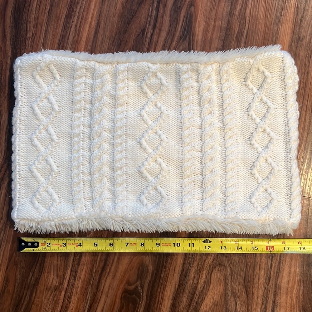 She Infinity Reversible Scarf - Picture 10 of 12